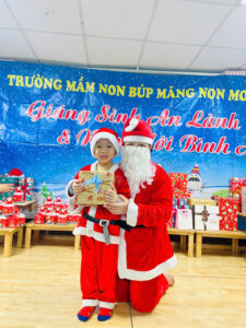 Có bạn nhỏ nào ở trường mầm non Búp Măng Non chưa nhận được quà của ông già Noel không ạ? - TRƯỜNG MẦM NON BÚP MĂNG NON