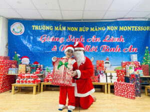 Có bạn nhỏ nào ở trường mầm non Búp Măng Non chưa nhận được quà của ông già Noel không ạ? - TRƯỜNG MẦM NON BÚP MĂNG NON