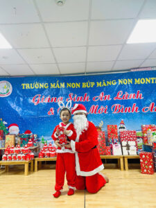 Có bạn nhỏ nào ở trường mầm non Búp Măng Non chưa nhận được quà của ông già Noel không ạ? - TRƯỜNG MẦM NON BÚP MĂNG NON