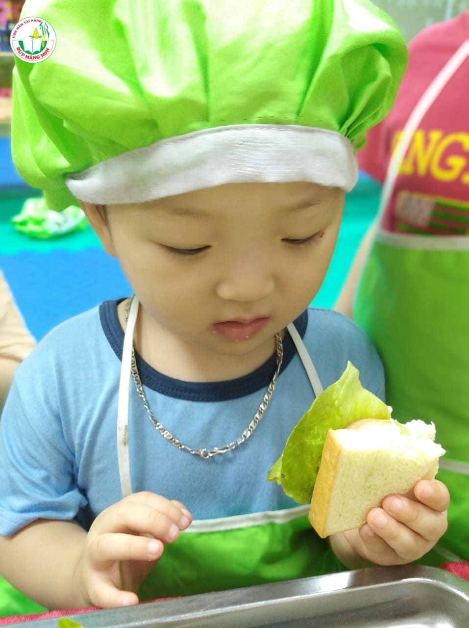 Thực Hành Cuộc Sống: Làm Bánh Mỳ Kẹp Lớp Baby - TRƯỜNG MẦM NON BÚP MĂNG NON