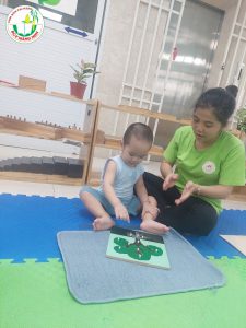 Hoạt Động Montessori Lớp Baby - TRƯỜNG MẦM NON BÚP MĂNG NON